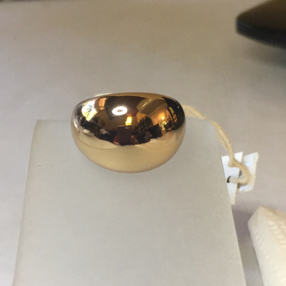 Club Monaco- A classic bold design, gold solid chunky dome ring size 6 NWT